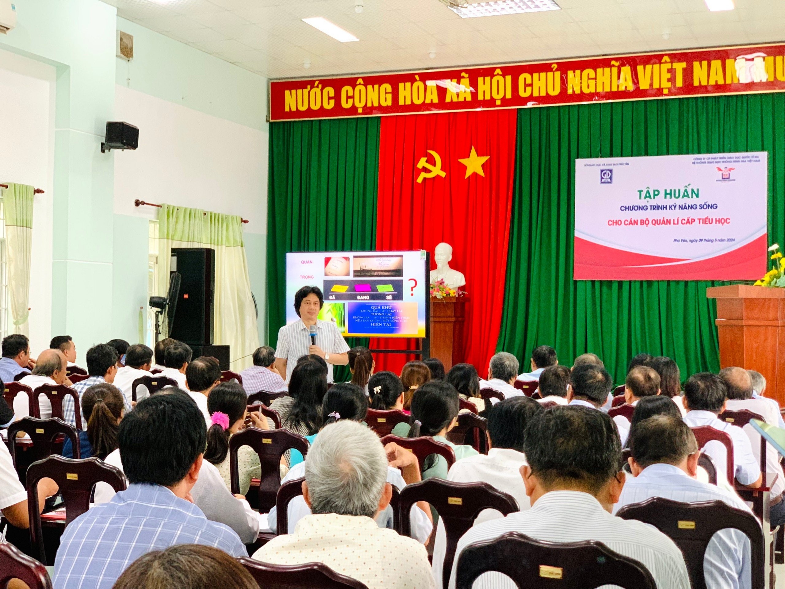Tiến sĩ Nguyễn Duy Nhiên chia sẻ các quy định về việc triển khai giáo dục kỹ năng sống trong nhà trường
