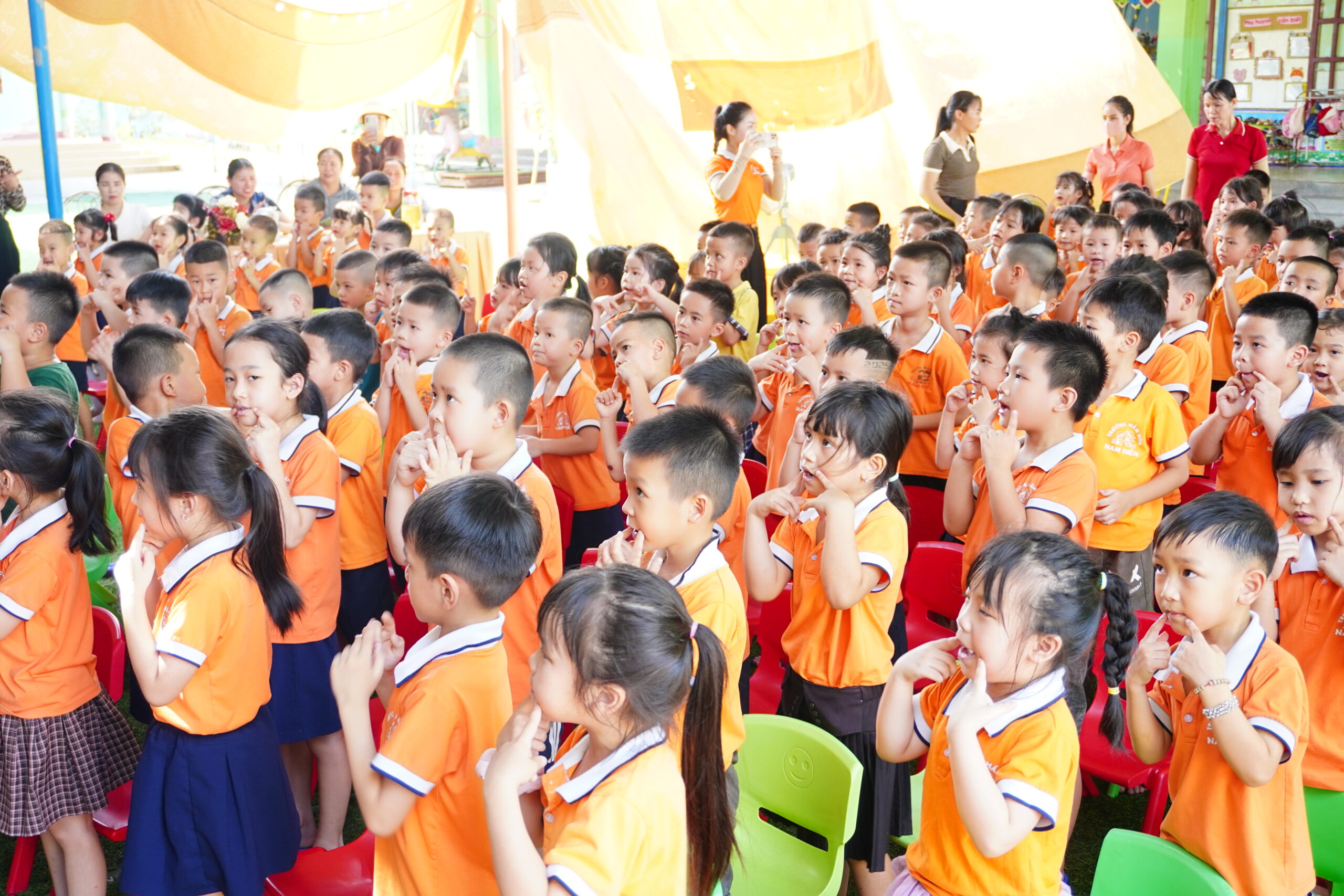Học sinh yêu thích các hoạt động tập thể của Câu lạc bộ Tiếng Anh IMA Việt Nam