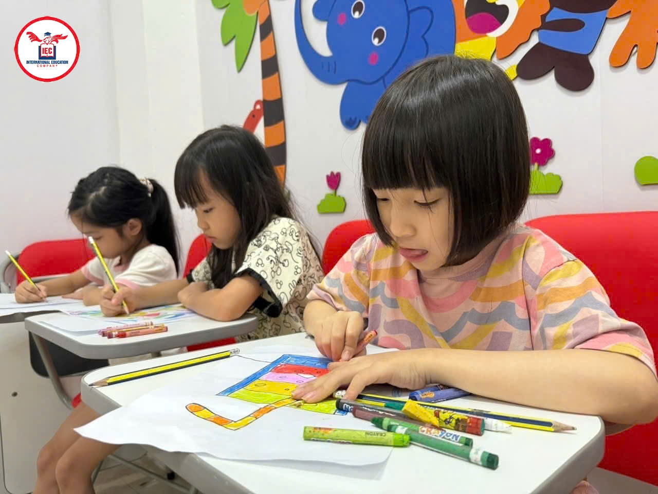 Học vẽ giúp trẻ phát triển tư duy thẩm mỹ, sự kiên nhẫn và khả năng thể hiện cảm xúc