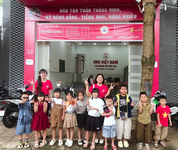 Giáo viên và học sinh tại trung tâm IMA Đắk Lắk