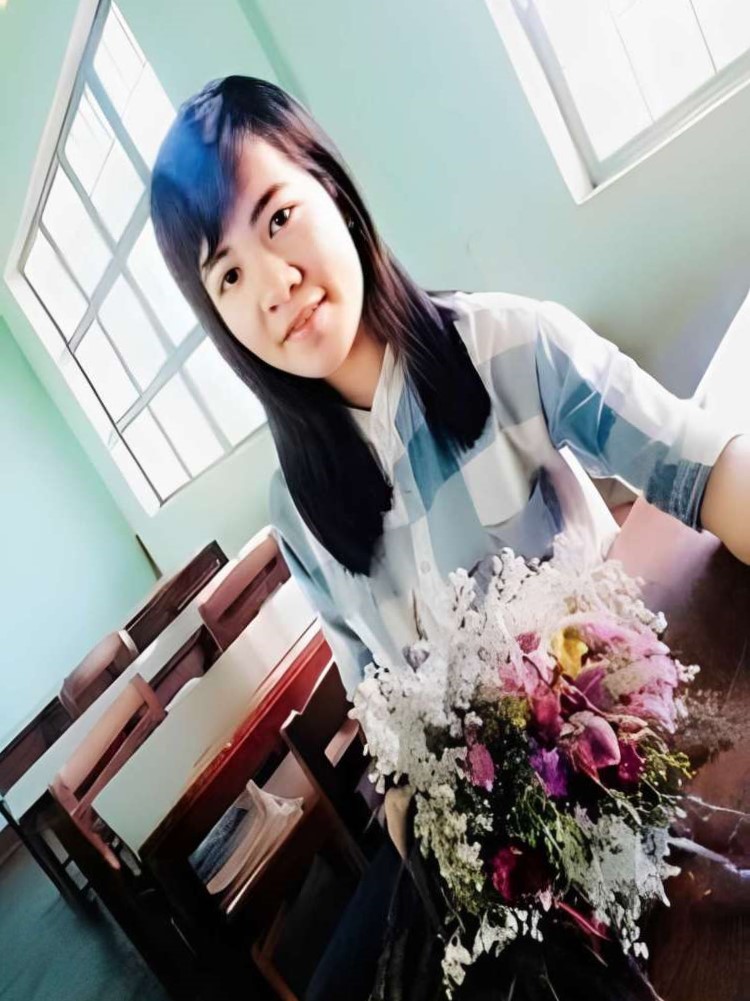 Những bó hoa tươi thắm từ các cô cậu học trò lớp 2C – Trường TH Đăk Trôi năm 2016