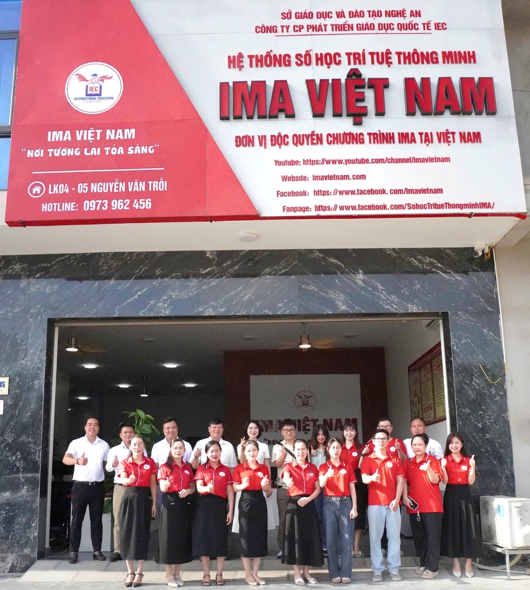 Ban lãnh đạo và tập thể cán bộ, nhân viên IMA Việt Nam