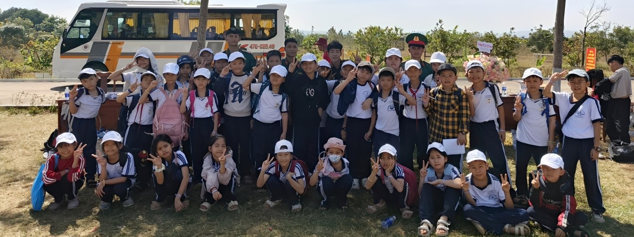 Hoạt động trải nghiệm cùng các em học sinh Trường Tiểu học Lý Tự Trọng tại Đội Trinh sát Cơ giới – tỉnh Đắk Lắk