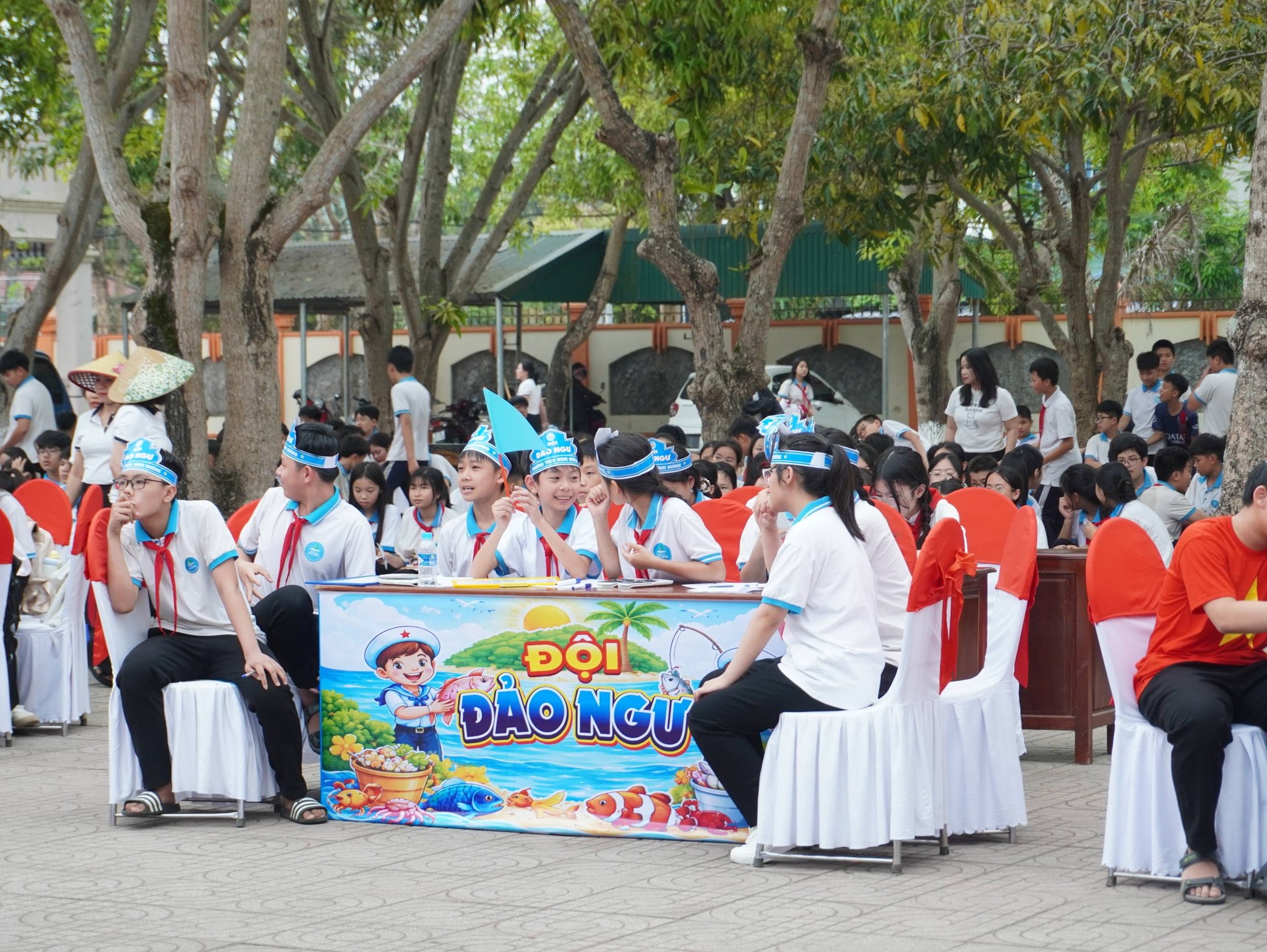 Quang cảnh sôi động tại sân chơi câu lạc bộ trí tuệ Trường THCS Nghi Hương (Nghệ An)