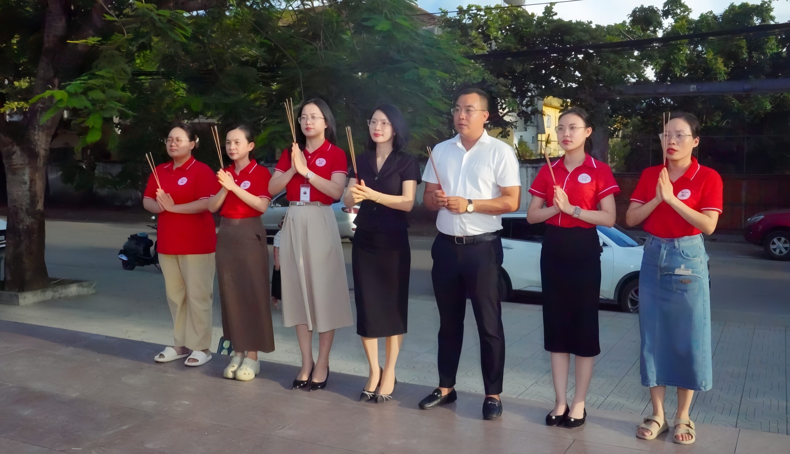 Tập thể Ban lãnh đạo cùng toàn thể cán bộ, nhân viên IMA Việt Nam đã tổ chức lễ dâng hương, dâng hoa tri ân các Anh hùng Liệt sĩ 